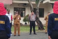 Plt Kepala Bakesbangpol Sumenep, Ir. Yanuar Yudha Bachtiar saat membuka kegiatan pelatihan Paskibraka 2026