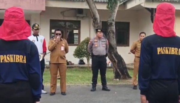 Plt Kepala Bakesbangpol Sumenep, Ir. Yanuar Yudha Bachtiar saat membuka kegiatan pelatihan Paskibraka 2026