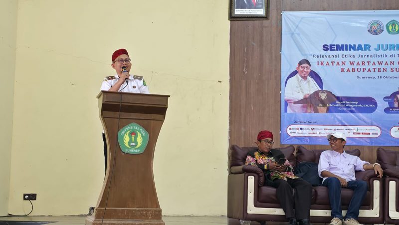 Staf Ahli Bupati Sumenep, Dedi Falahuddin dalam acara Seminar Jurnalistik 