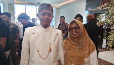 Dirut BPRS Bhakti Sumekar, H. Hairil Fajar bersama Istri saat menghadiri Paripurna Hari Jadi Sumenep ke-757 