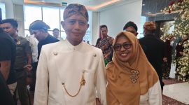 Dirut BPRS Bhakti Sumekar, H. Hairil Fajar bersama Istri saat menghadiri Paripurna Hari Jadi Sumenep ke-757 