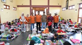 Empat dari kiri. Bupati Sumenep Dr Achmad Fauzi Wongsojudo bersama panitia 