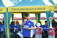 Bupati Sumenep Achmad Fauzi Wongsojudo saat membuka Mini Soccer U-13 di Stadion A. Yani