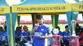 Bupati Sumenep Achmad Fauzi Wongsojudo saat membuka Mini Soccer U-13 di Stadion A. Yani