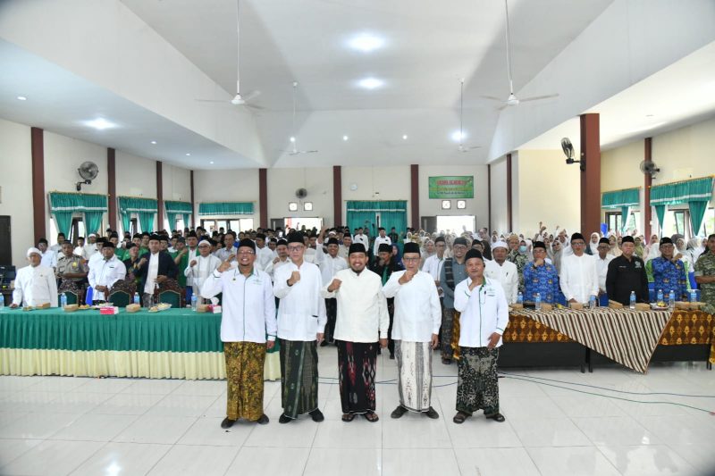Bupati Fauzi bersama Pj Ketua PWNU Jatim, Ketua PCNU dan Rois PCNU Sumenep di Aula Al-Ikhlas Kemenag Sumenep 