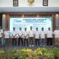 Ketua SMSI Jatim, Sokip, SH. saat mengukuhkan pengurus SMSI Lamongan 