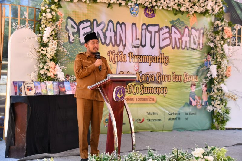 Bupati Sumenep Dr Achmad Fauzi Wongsojudo saat acara pekan literasi di SMAN 1 Sumenep 