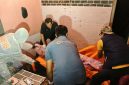 MR, saat dievakuasi polisi dari rumahnya