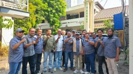 SMSI Sumenep bersama Ketua, Sekretaris dan Pengurus SMSI Jatim saat foto bersama