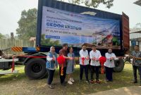 Pemotongan pita pelepasan Ekspor Produk UMK Binaan Pelindo ke Brunei Darussalam 