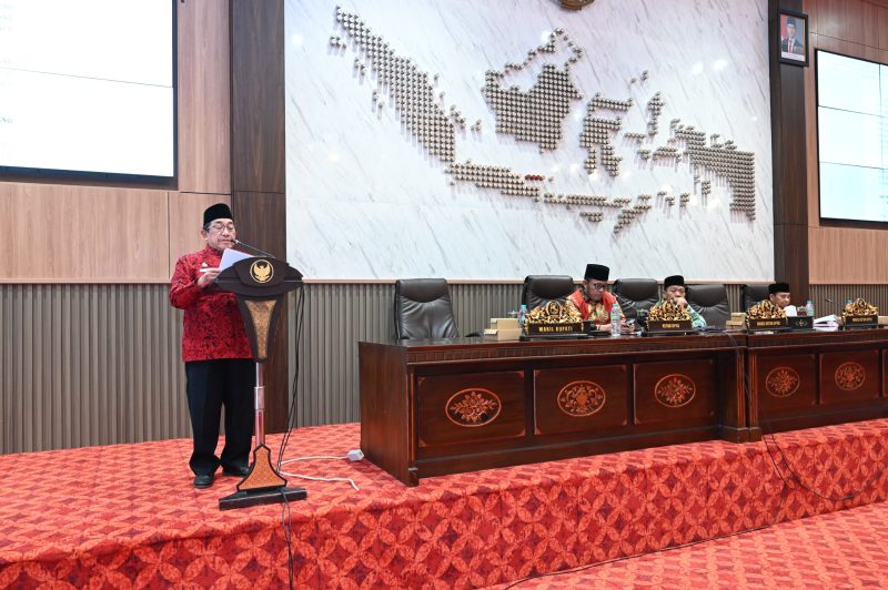 Wabup Sumenep KH Imam Hasyim saat rapat paripurna di DPRD Sumenep 