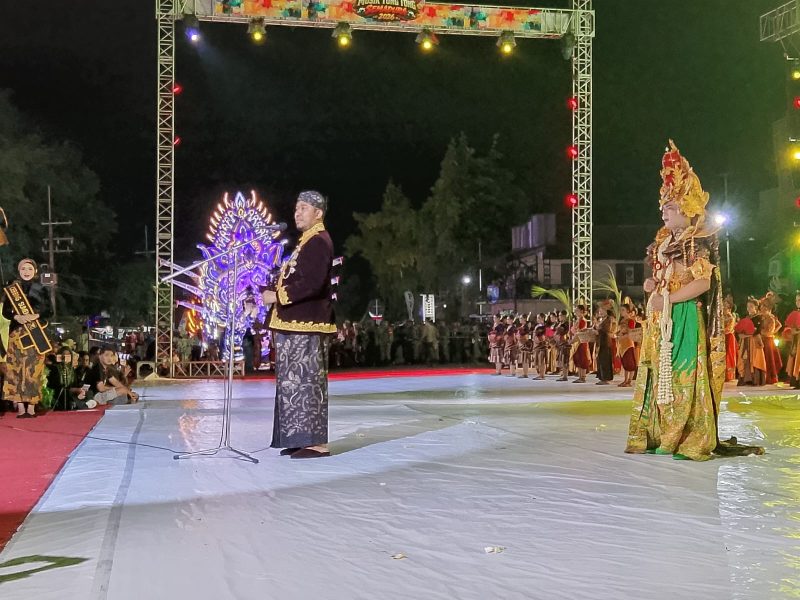 Bupati Sumenep dalam acara prosesi Arya Wiraraja 